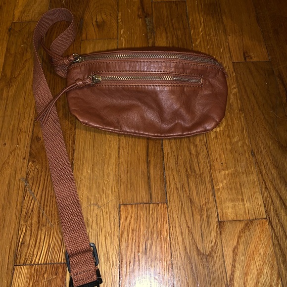 MAURICES FANNYPACK - Picture 1 of 3